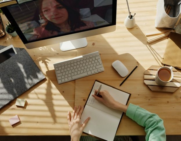 person-writing-on-notebook-4144923 (2) – copia